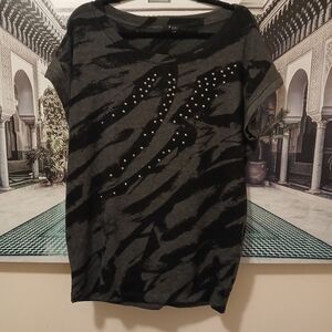 FOREVER 21 GREY AND BLACK SWEATER